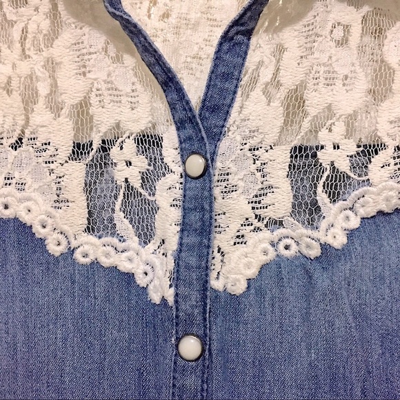 🌷NWOT Jessica Simpson Denim & Cream Lace Top (S) - Picture 4 of 10